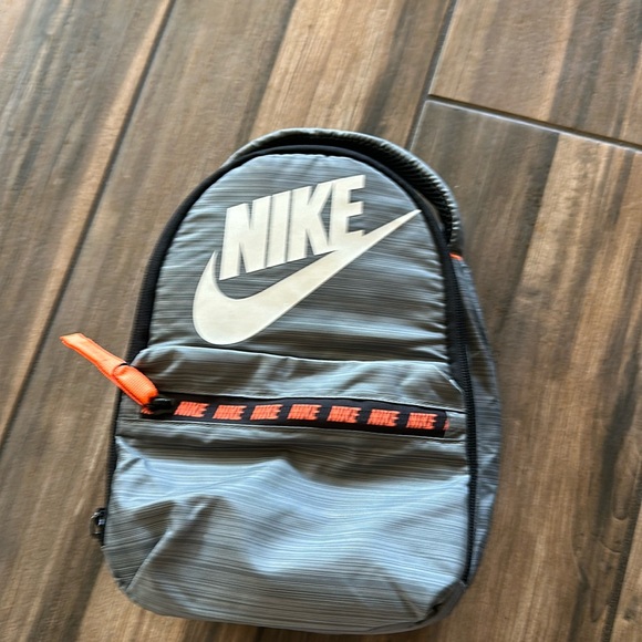 Nike lunch box - Picture 1 of 2